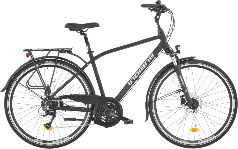 Rower trekkingowy INDIANA X-Road 4.0 M21 28 cali męski Czarno-srebrny rower na białym tle widoczny z boku 19-calowa aluminiowa rama rower jest bardzo zwinny lekki ltwo go podnieść odporność na korozję wybór rozmiaru ramy Twój wzrost mierzony w zrelaksowanej pozycji typ roweru dla osób o wzroście od 180 do 190 cm