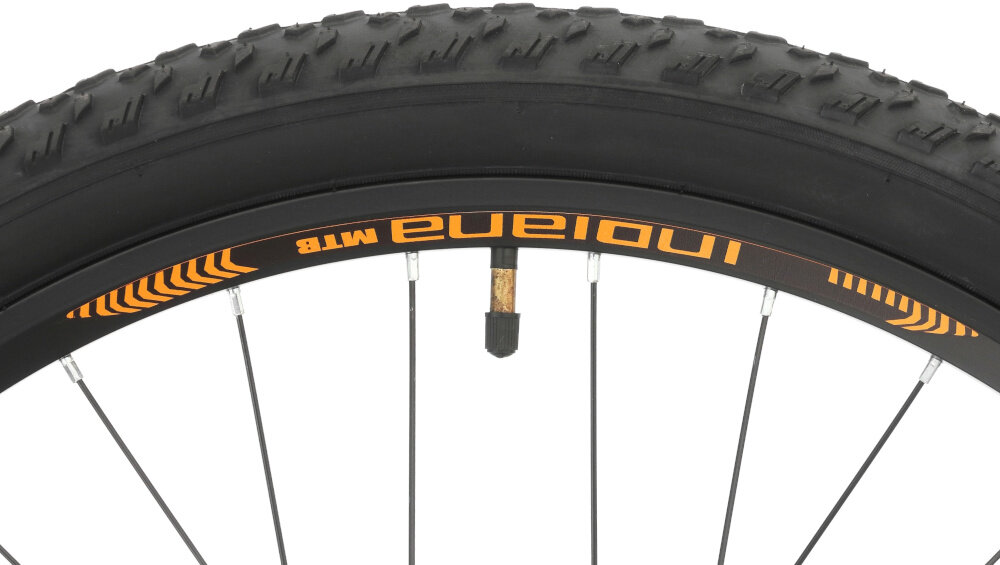 Rower górski MTB INDIANA X-Pulser 2.6 D17 26 cali damski Czarno-pomarańczowy zbliżenie na oponę rozmiar koła 26 cali łatwe pokonywanie przeszkód duży kontakt koła z podłożem szerokie opony marki WANDA dobra przyczepność stożkowe obręcze marki RUNTOBIKE zachowanie regularnego kształtu kół stabilne trzymanie opony bezpieczna i komfortowa jazda regularne sprawdzanie ciśnienia powietrza wartość na bocznej części opony