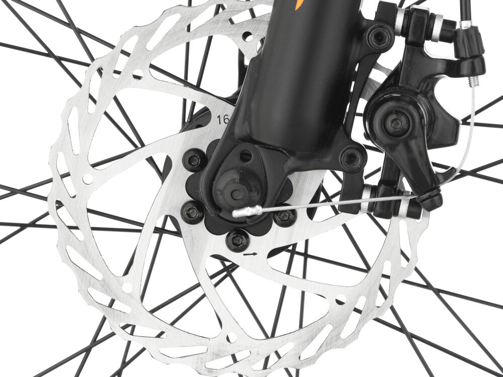 Rower górski MTB INDIANA X-Pulser 2.6 D17 26 cali damski Czarno-pomarańczowy zbliżenie na tylny hamulec podstawa bezpieczeństwa hamulce tarczowe mechaniczne sprawdzą się w każdych warunkach pogodowych i na każdej trasie bardzo duża siła hamowania hamulce z przodu i z tyłu podwójny pakiet bezpieczeństwa