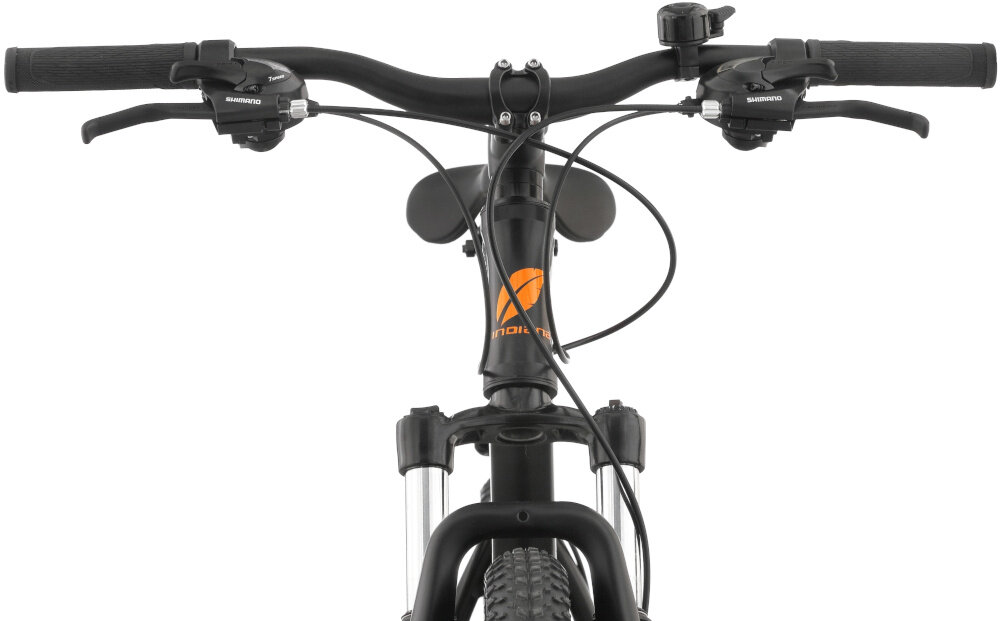 Rower górski MTB INDIANA X-Pulser 2.6 D17 26 cali damski Czarno-pomarańczowy zbliżenie na kierownicę kierownica widoczna od przodu kierownica marki SIXTY typu MHBA-6012-640X31.8 STAL ED aluminiowy wspornik MAGIX typu A6938-31.8 E:70 ED lekkość trwałość manetki pokryte antypoślizgowym materiałem pewny chwyt
