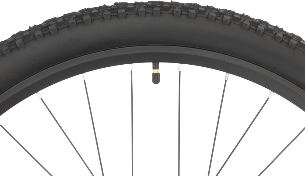 Rower górski MTB INDIANA X-Pulser 1.9 M19 29 cali męski Szaro-czarny zbliżenie na oponę rozmiar koła 29 cali łatwe pokonywanie przeszkód duży kontakt koła z podłożem szerokie opony marki KENDA dobra przyczepność stożkowe obręcze marki RUNTOBIKE zachowanie regularnego kształtu kół stabilne trzymanie opony bezpieczna i komfortowa jazda regularne sprawdzanie ciśnienia powietrza wartość na bocznej części opony