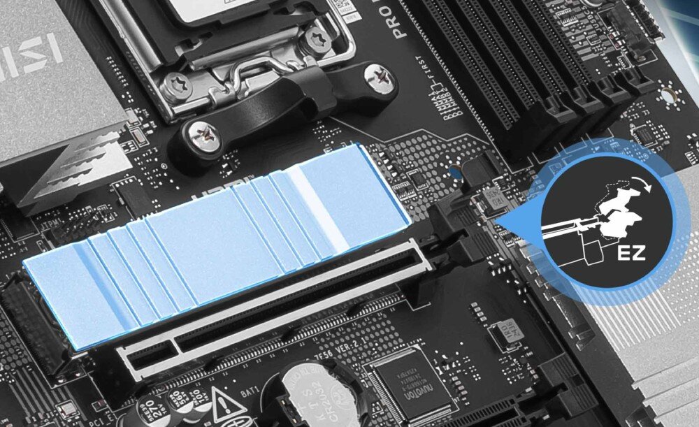 Płyta główna MSI Pro B850-P WiFi Zbliżenie na radiator osłaniający gniazdo M.2, oznaczony symbolem EZ. Konstrukcja pozwala na łatwy montaż dysków SSD bez użycia śrub, montaż, ułatwienia, antena Wi-Fi