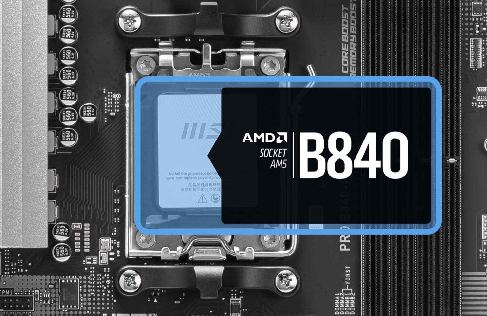 Płyta główna MSI Pro B840-P WiFi Zbliżenie na gniazdo procesora AM5 na płycie głównej, podświetlone na niebiesko z oznaczeniem chipsetu AMD B840, kompatybilność, procesory, technologie