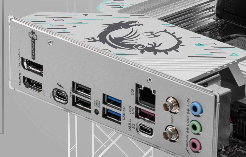 Płyta główna MSI B860M GAMING PLUS WIFI Panel tylnego wejścia/wyjścia z różnorodnymi portami, w tym HDMI, DisplayPort, USB, siecią 5G i złączem Thunderbolt. Widoczne logo smoka na srebrnej osłonie, porty, złącza, łączność, Wi-Fi