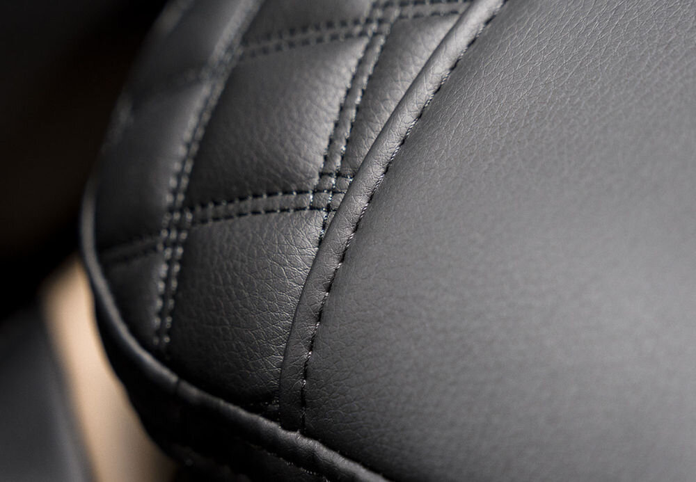 Fotel masujący IREST Queentri Czarno-beżowy jakość design dbałość detale harmonijna całość kolo kolorystyka wybór możlowości warianty kolorystyczne masaż ozdoba