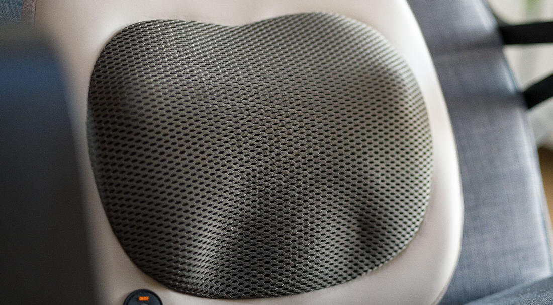 Poduszka masująca IREST D260C Ciepło, które koi napięcia Funkcja ogrzewania wspiera działanie masażu rozluźnia spięte mięśnie pozycja siedząca