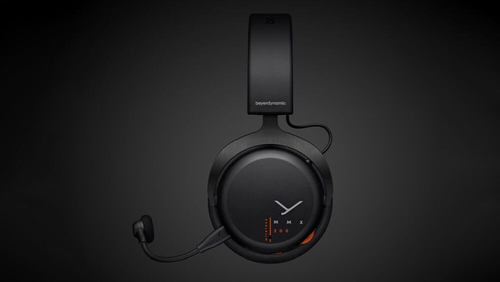 beyerdynamic MMX 200 wybor champion sluchawki obrocone bokiem widac na nich nausznik i mikrofon oraz palak