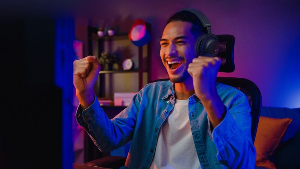 beyerdynamic MMX 200 sluchawki zalozone na glowie i granie na padzie wygoda noszenia pianka pamiec ksztalt