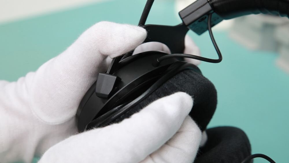 beyerdynamic MMX 330 Pro nauszniki dotykane w rekawiczkach wygoda pamiec ksztalt