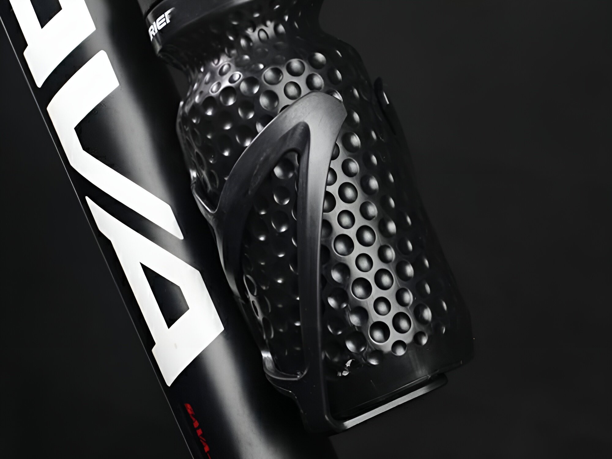 Uchwyt na bidon WILDMAN U2 uchwyt przymocowany do ramy roweru abs tworzywo odporny lekka konstrukcja akcesoria