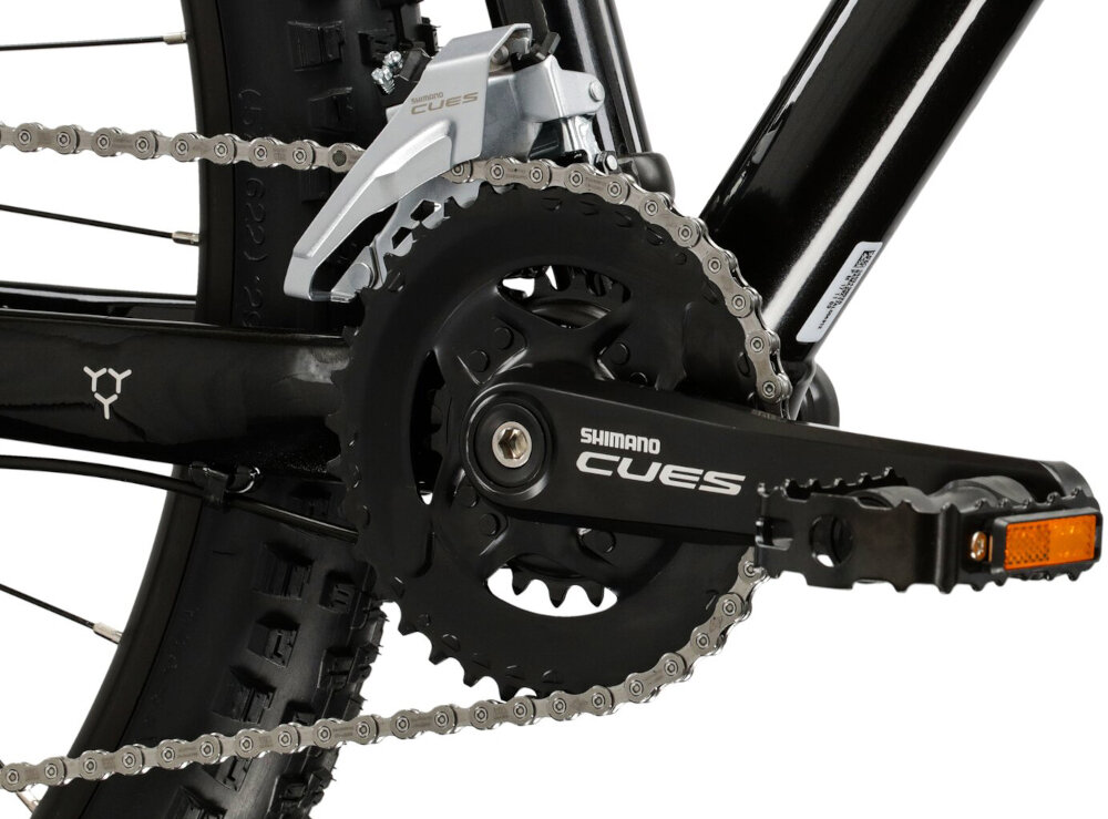 Rower górski MTB KROSS Hexagon 5.0 M15 27.5 cala męski Czarny zbliżenie na korbę kasetę i łańcuch lekka wydajna konstrukcja korby korba SHIMANO CUES typu U4000 kaseta SHIMANO CUES typu LG300 solidność wytrzyma bardzo duży nacisk na pedały