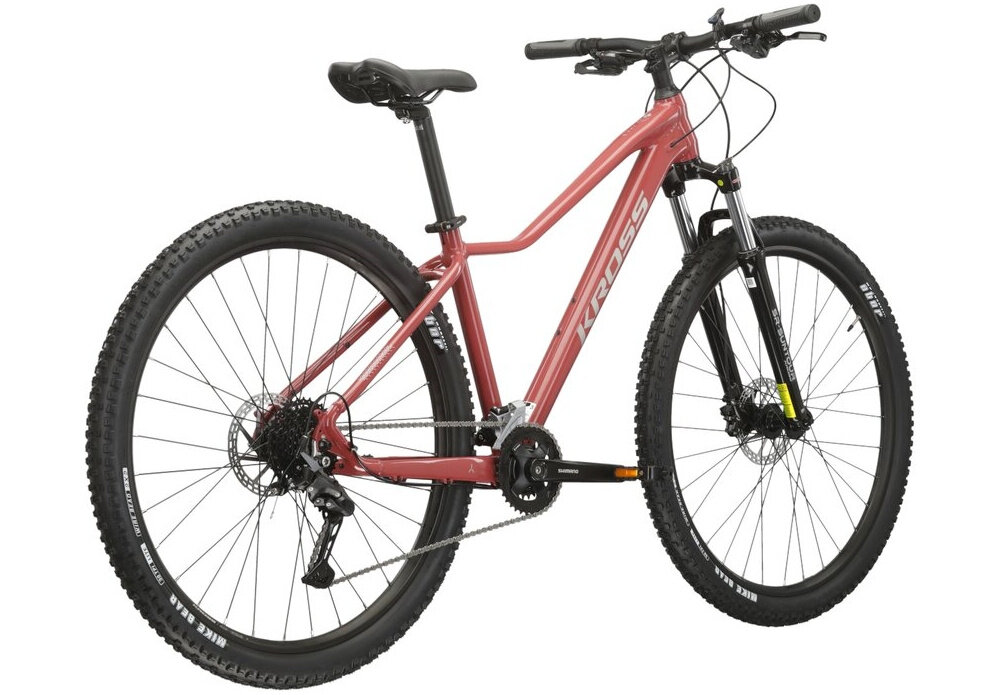 Rower górski MTB KROSS Lea 5.0 D14 27.5 cala damski Bordowy rower na białym tle widoczny od tyłu po skosie góral pojazd dla sportowców do jazdy wyczynowej uniwersalny dla amatorów zwrotny łatwo wchodzi w zakręty do jazdy w mieście za miastem w lesie na górskim szlaku w błocie nie za głębokim piachu