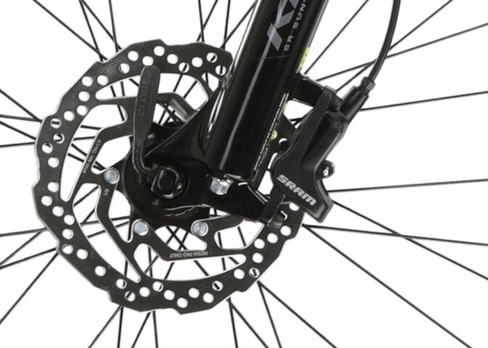 Rower górski MTB KROSS Level 2.0 M17 29 cali męski Granatowo-czerwony zbliżenie na hamulec podstawa bezpieczeństwa hamulce tarczowe hydrauliczne duża siła hamowania sprawdzają się w każdych warunkach pogodowych i na każdej trasie płyn hamulcowy hamulce z przodu i z tyłu podwójny pakiet bezpieczeństwa