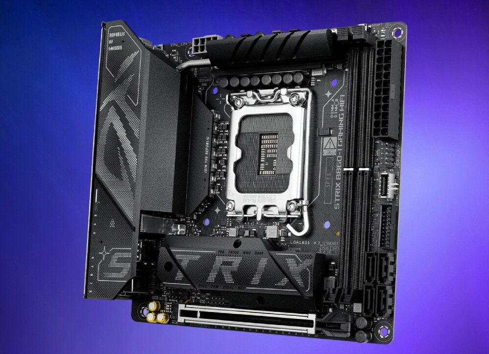 Płyta główna ASUS ROG Strix B860-I Gaming WiFi Widok górny na płytę główną z podświetlonymi niebieskimi diodami LED wokół gniazda procesora Socket 1851 na fioletowym tle