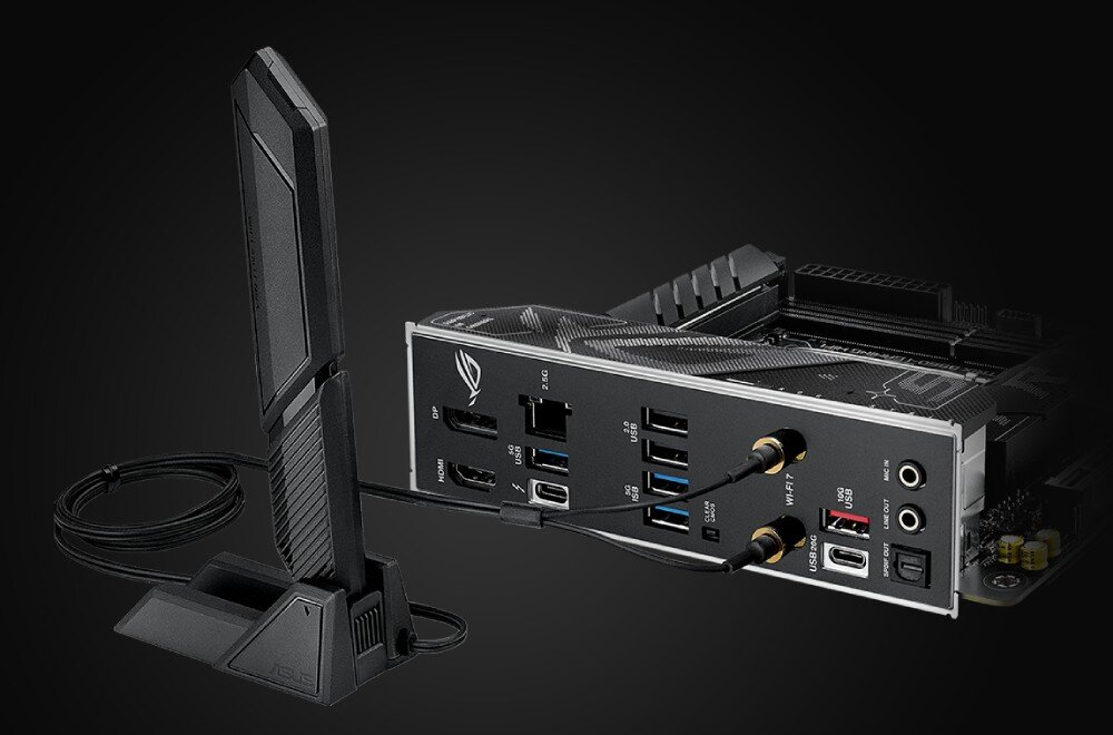 Płyta główna ASUS ROG Strix B860-I Gaming WiFi Panel I/O z portami HDMI, USB-C Thunderbolt 4, portami USB 3.2, gniazdami audio jack i anteną WiFi na czarnej podstawce