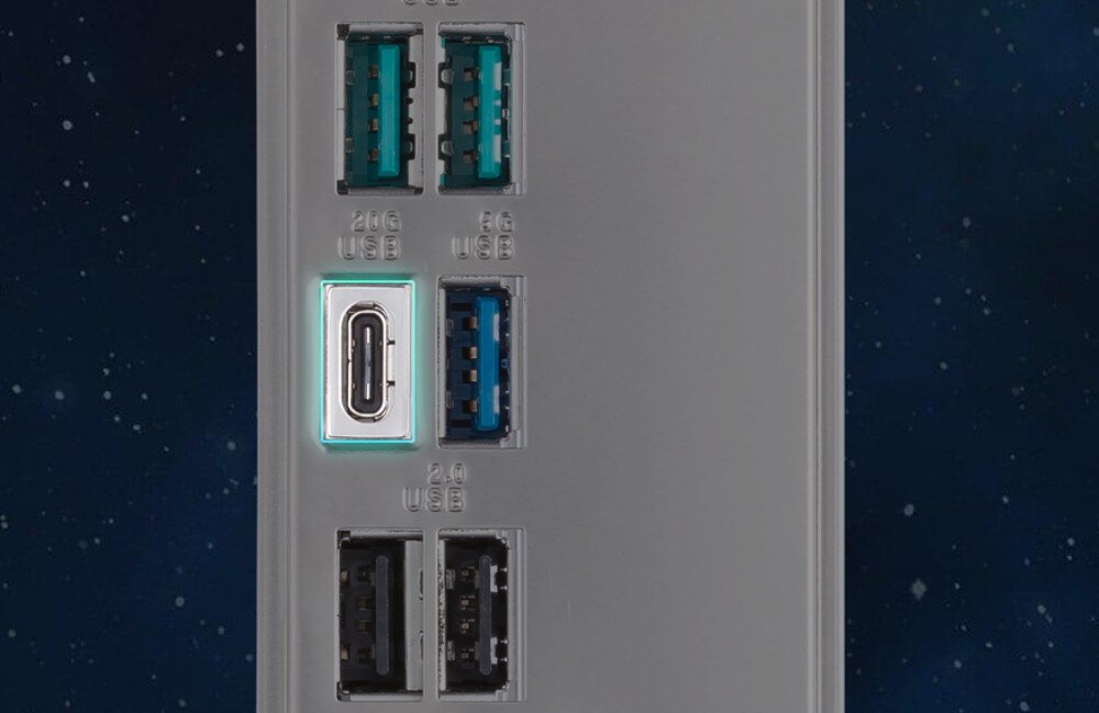 Płyta główna ASUS Prime B860-Plus WiFi Zbliżenie na fragment tylnego panelu płyty głównej z podświetlonym obramowaniem złącza USB typu C oznaczonego napisem 20G USB