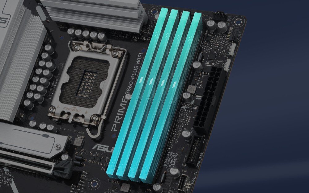 Płyta główna ASUS Prime B860-Plus WiFi Zbliżenie na cztery gniazda pamięci RAM na płycie głównej, które zostały wyróżnione jasnobłękitnym kolorem