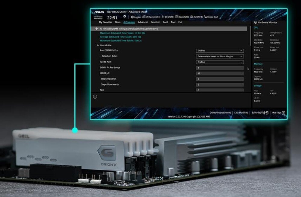 Płyta główna ASUS Prime B860-Plus WiFi Zdjęcie modułów pamięci RAM zamontowanych na płycie głównej z nałożonym powyżej zrzutem ekranu z interfejsu BIOS