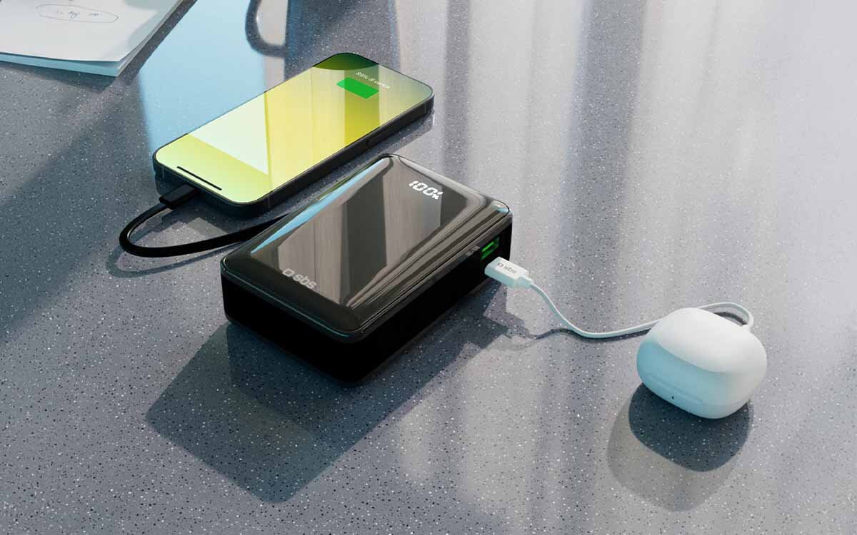 Powerbank o pojemności 20 000 mAh do ładowania wielu urządzeń.