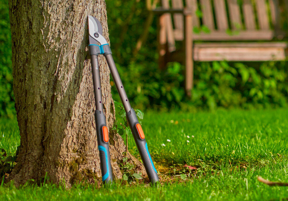 Nożyce do gałęzi GARDENA TeleCut Pro S 12040-20 ogród krzewy drzewa nożyce oparte o pień drzewa trawnik wygodne przycinanie gałęzi precyzyjne cięcie
