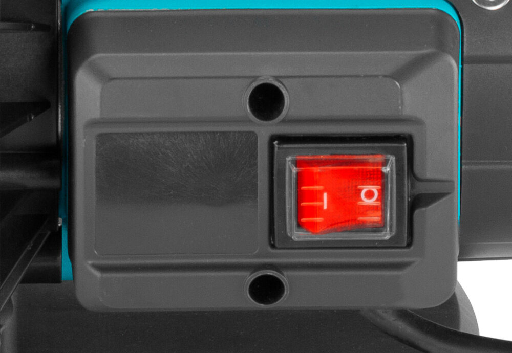 Pompa ogrodowa GARDENA 3000 Basic 09010-47 elektryczna zbliżenie na włącznik wyłącznik termiczny reaguje na przeciążenie silnika i automatycznie go wyłącza łatwo dostępny włącznik wymiary 35,1 x 16 x 20,7 cm