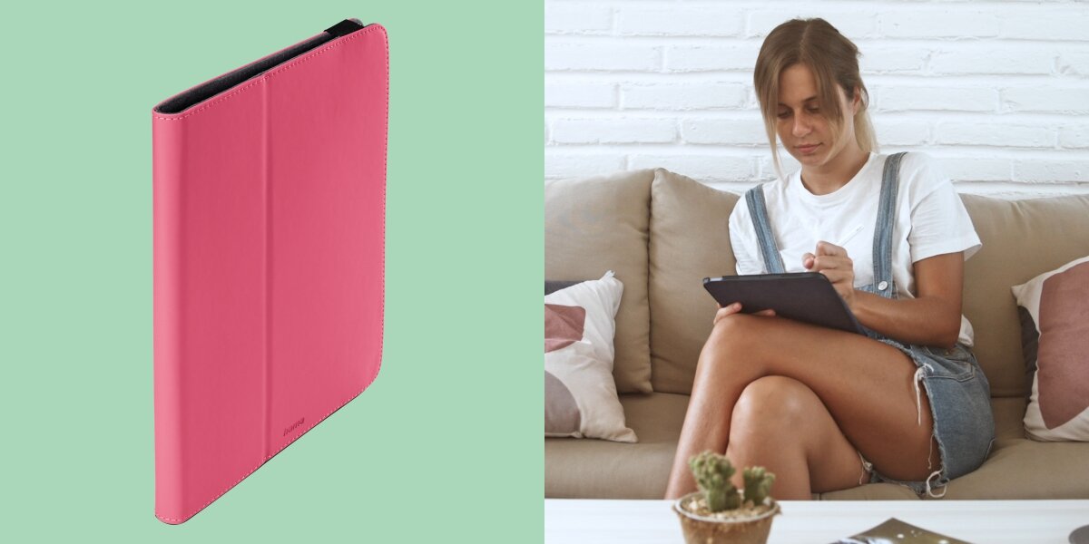 Etui HAMA Xpand Karmazynowy Ochrona krawędzi i obudowy osoba na kanapie korzystająca z tabletu w etui