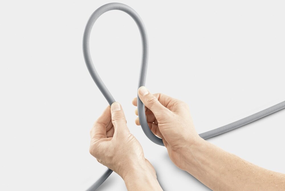 Myjka ciśnieniowa Karcher K 5 Premium Smart Control Flex zgięty wąż w dłoniach