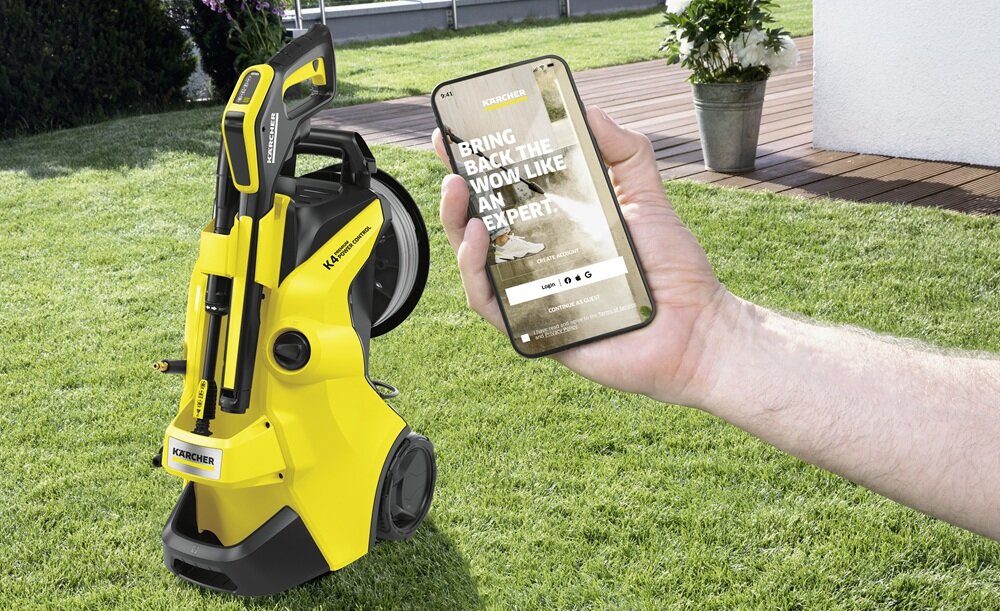 Myjka ciśnieniowa KARCHER K4 Premium Power Control Flex Home myjka w uzyciu wraz z aplikacją Home&Garden