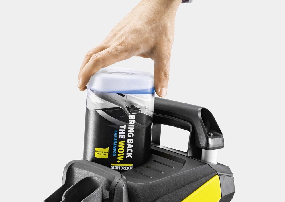 Myjka ciśnieniowa KARCHER K5 Smart Control Flex system Plug ’n’ Clean w użyciu