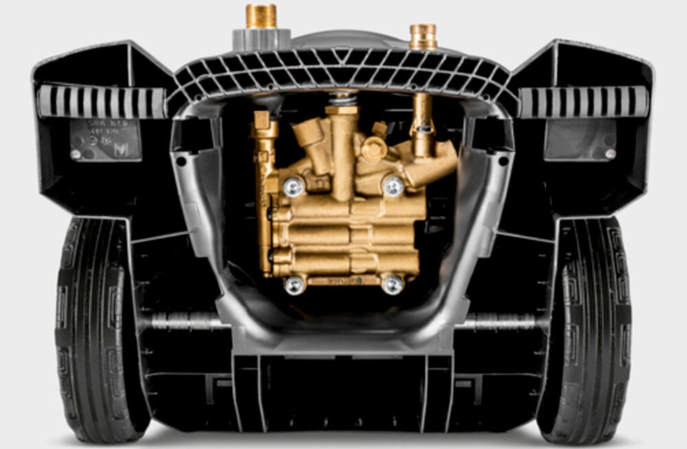 Myjka ciśnieniowa KARCHER HD 7/14-4M Plus 1.524-932.0 jasne tło środek myjki podzespoły koła mocna energooszczędna 3-tłokowa pompa osiowa optymalny przepływ wody minimalizacja strat wydajność 700 l/h ciśnienie do 210 bar napięcie 230 V pistolet EASY!Force zmniejszenie zmęczenia rąk system EASY!Lock szybkie podłączanie akcesoriów kompaktowe wymiary (400 x 455 x 700 mm) kabel o długości 5 m mobilność wygodna obsługa