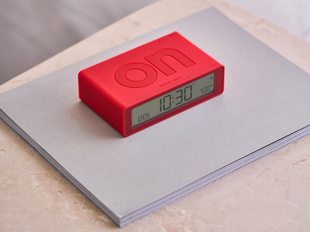 Budzik LEXON Flip Mini
            budzik na szafce rozmiar kompaktowa wersja poręczny funkcjonalny podróże