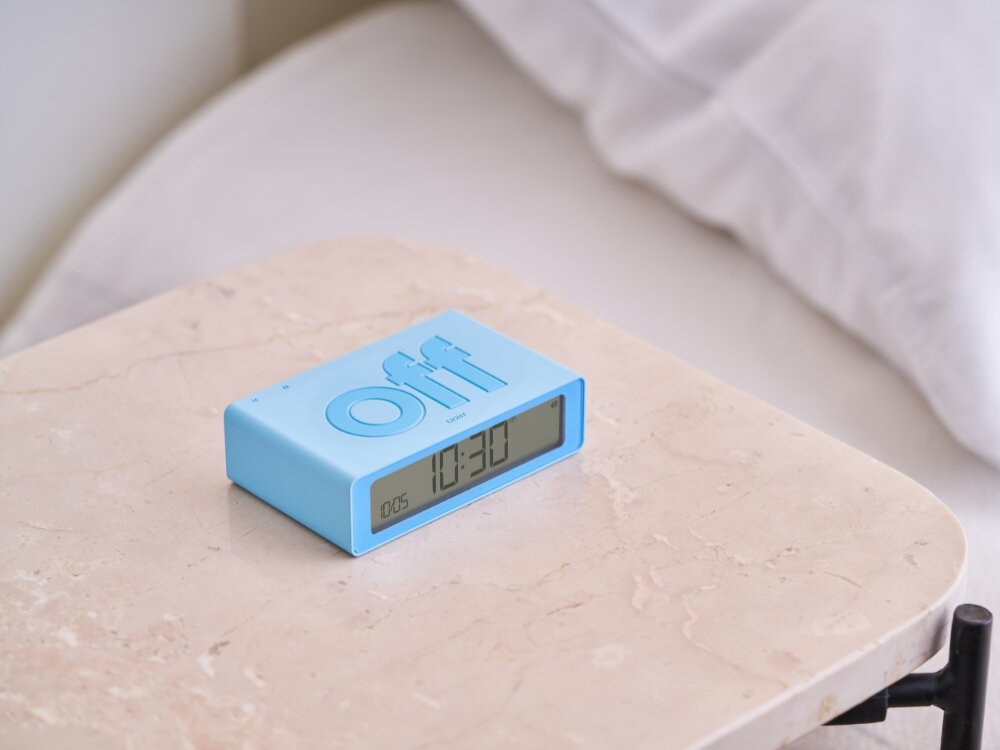 Budzik LEXON Flip Mini
            budzik na szafce akumulator bateria ładowanie usb-c żywotność