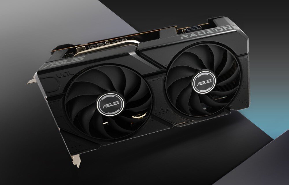 Karta graficzna ASUS Dual Radeon RX 7600 EVO OC 8GB Karta graficzna z dwoma czarnymi wentylatorami widziana pod kątem na ciemnym, cieniowanym tle