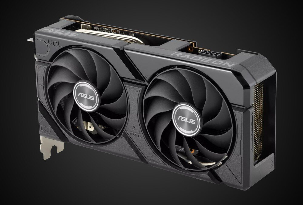 Karta graficzna ASUS Dual Radeon RX 7600 EVO OC 8GB Perspektywiczny widok na górną krawędź karty graficznej z widocznymi napisami 'ASUS' oraz 'RADEON'