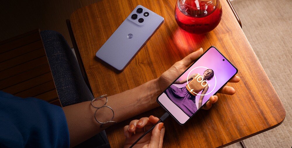 Smartfon MOTOROLA Moto G86 Power bateria o pojemności 6720 mAh TurboPower 30 ładowanie
