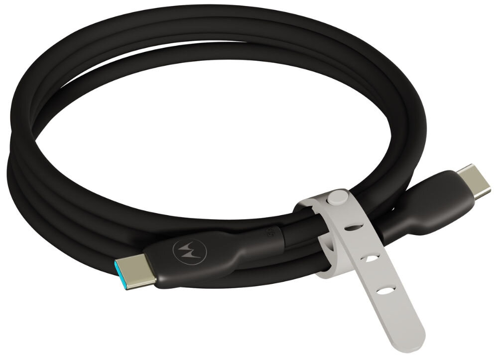 Czarny kabel USB-C do USB-C z logo Motorola na jednym z końców, z białym paskiem do organizacji przewodu.