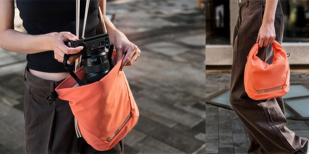 Osoba wkłada aparat do pomarańczowej torby K&F Concept; po prawej ta sama torba niesiona w dłoni