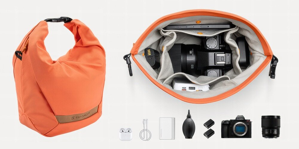 Pomarańczowa torba fotograficzna otwarta i zamknięta na białym tle; wnętrze z aparatem, obiektywem, przegródkami i drobnymi akcesoriami