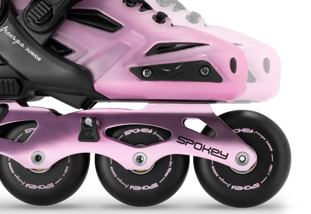 Łyżworolki SPOKEY Freespo Junior 994626 (rozmiar 27-30) zbliżenie na przód symulacja regulacji rozmiaru system regulacji rozmiaru dopasowanie rolek do rosnącej stopy dziecka w zakresie 27–30 jeden zestaw może być używany przez kilka sezonów odpowiednie dopasowanie zwiększa komfort jazdy stabilność stopy
