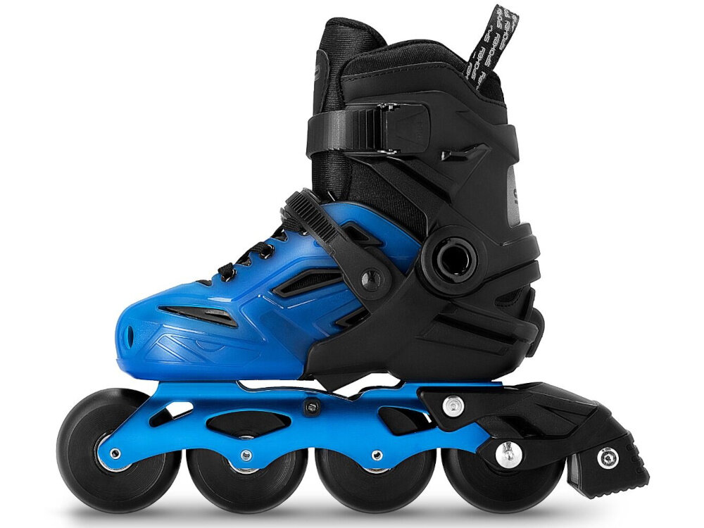 Łyżworolki SPOKEY Freespo Junior 944624 (rozmiar 27-30) jedna łyżworolka na białym tle widoczna z boku wymagania normy EN-13843 bezpieczeństwo i odpowiednie parametry konstrukcyjne dla jazdy rekreacyjnej sprzęt jest odpowiednio wyważony stabilny wyposażony w elementy zwiększające kontrolę przetestowane pod kątem wytrzymałości komfort i bezpieczeństwo