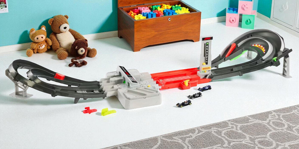 Tor Hot Wheels Grand Prix JDY16 cały zestaw na podłodze dziecięcego pokoju