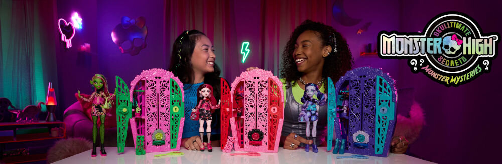 Lalka MONSTER HIGH Straszysekrety Draculaura HYT72 baner kolekcja lale straszysekrety Draculaura Twyla Venus McFlytrap