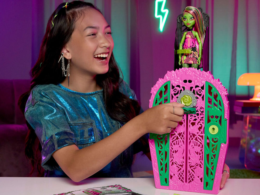 Lalka MONSTER HIGH Straszysekrety Venus McFlytrap HYT75 wyciągana z opakowania szafy kluczyk z lupą mapa 19 niespodzianek