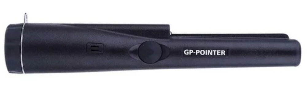 Wykrywacz metalu EXTRALINK GP-Pointer SA-980 Czarny wykrywacz na białym tle widoczny zboku pracuje z częstotliwością do 12 kHz precyzja wyszukiwania drobnych obiektów i skraca czas potrzebny na lokalizację celu proporcjonalny wskaźnik dźwiękowy pulsacja wibracyjna dokładność działania bez konieczności ciągłego patrzenia na urządzenie