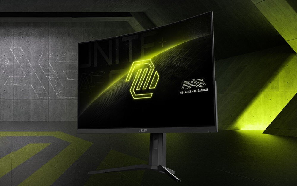 Monitor MSI MAG 321CUPDF Zakrzywiony ekran monitora na podstawie wyświetlający jasne logo na ciemnym tle