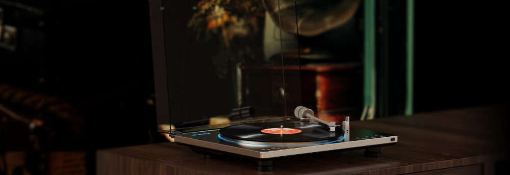 FIIO TT13 gramofon analogowy automatyczny wygoda użytkowania, gramofon stojący na komodzie w pomieszczeniu