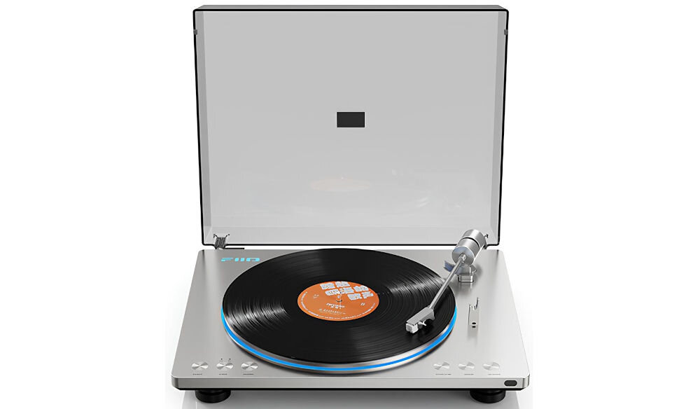 Gramofon FIIO TT13 BT płyty 7 i 12 cali RPM 33 1/3 45 redukcja szumów, gramofon od frontu na białym tle
