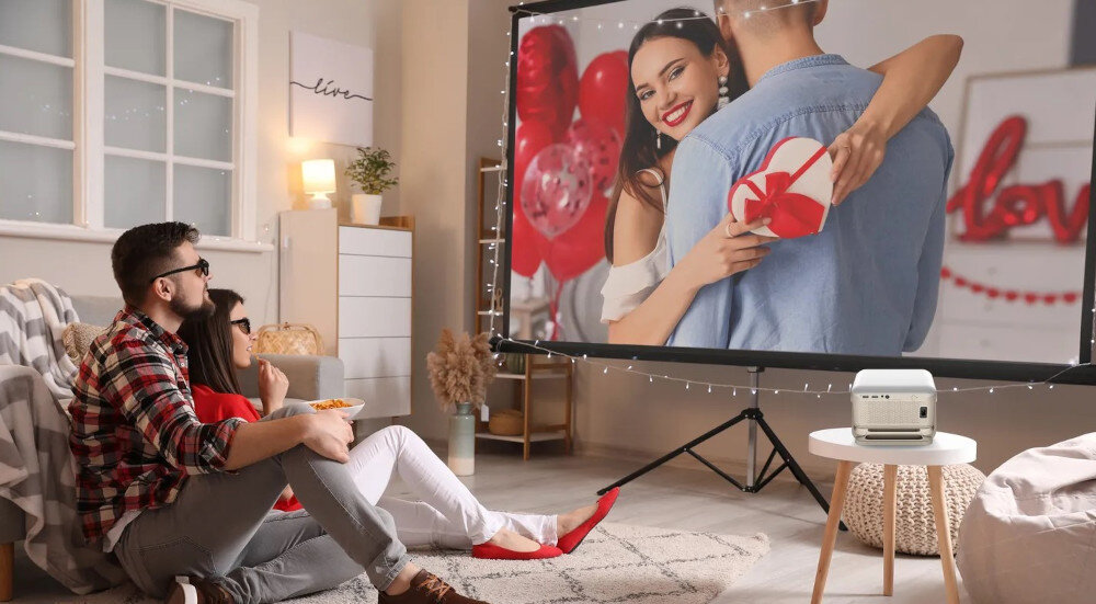 Projektor KIANO Chill funkcje Smart TV dostęp do aplikacji streamingowych, projektor wyświetlający obraz na ekranie projekcyjnym