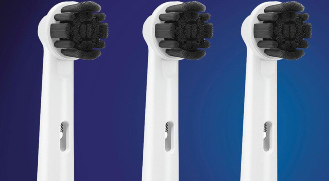 Oryginalna końcówka szczoteczki ORAL-B Pure Clean Active Carbon (3 szt.) (Włókna pokryte aktywnym węglem) Biały pokrycie powierzchni zębów Okrągła główka  pomaga usuwać płytkę nazębną wysoka higiena Zaokrąglone końce włókien pomagają łagodnie masować dziąsła i poprawiać ich ukrwienie