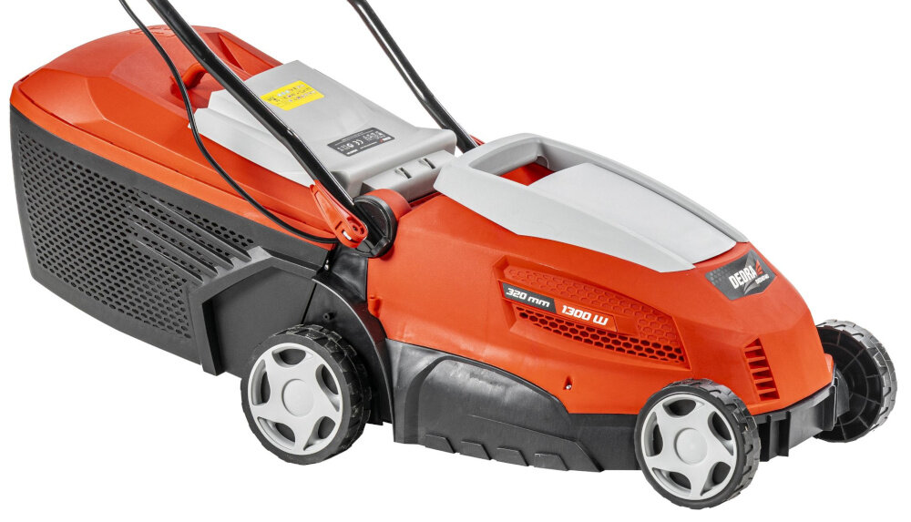 Kosiarka elektryczna DEDRA DED8740 1300W 320mm zbliżenie na korpus kosiarki stopień ochrony IPX4 odporność urządzenia na zachlapania wodą bezpieczeństwo pracy ochrona elementów elektrycznych przed uszkodzeniem